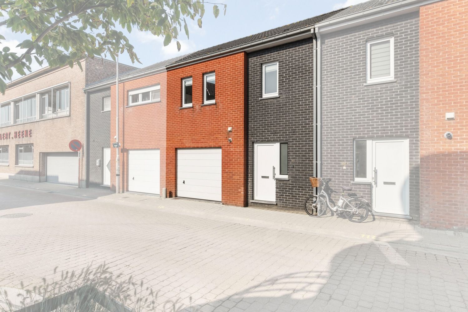 Centraal gelegen gezinswoning met 3 slp, garage en tuin. foto 2