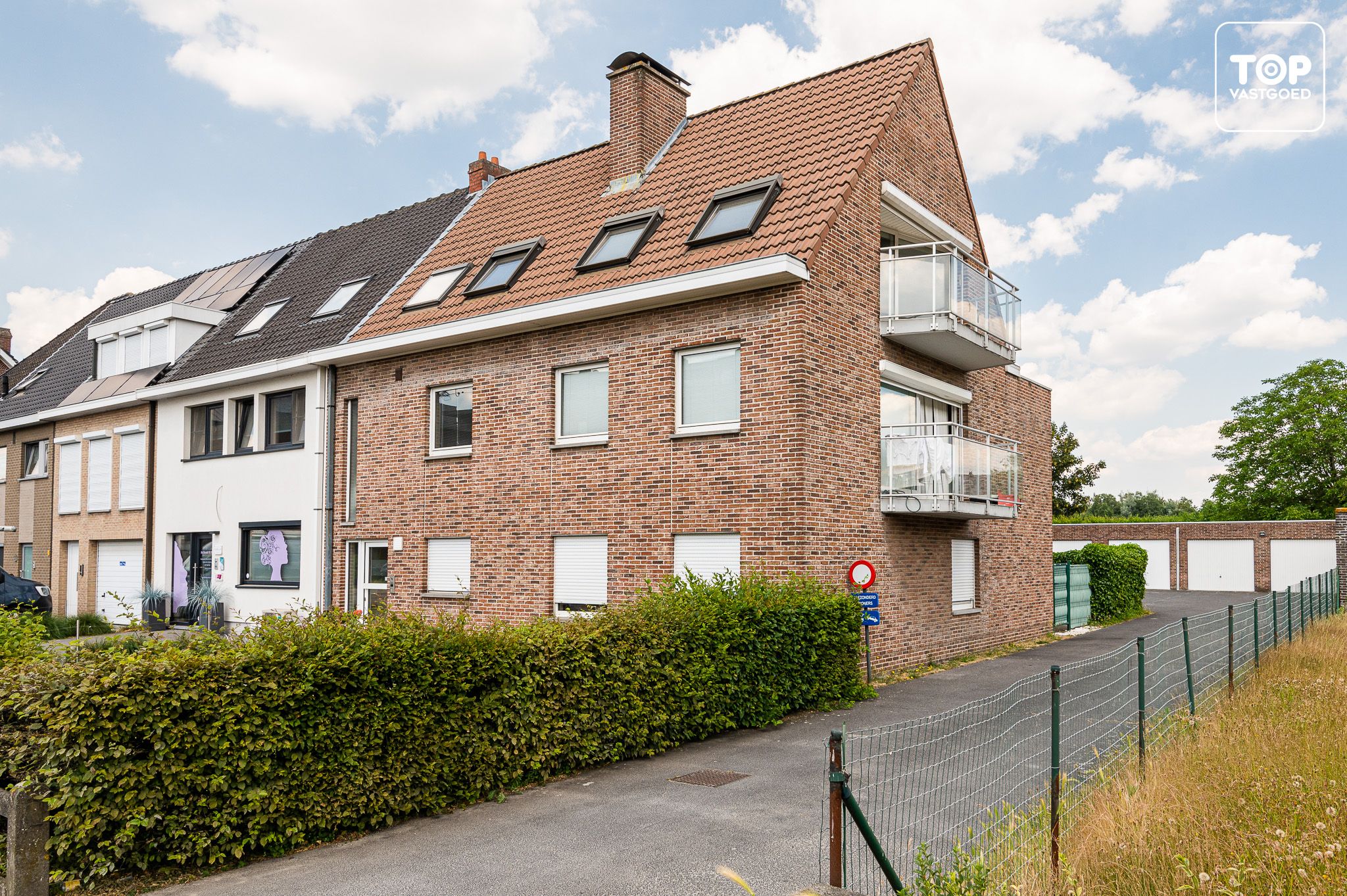 Appartement met 2 slaapkamers en garage.  foto 1