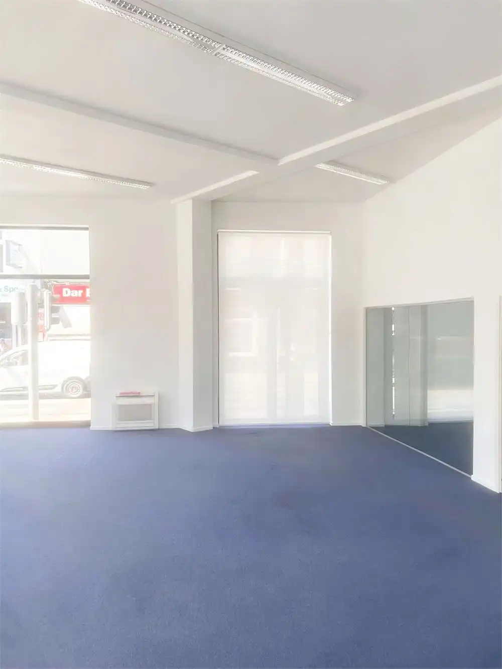 TOP GELEGEN COMMERCIEEL PAND HOEKLOCATIE foto 7