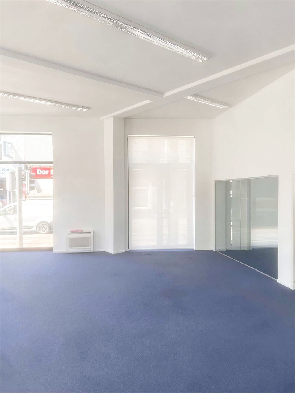 TOP GELEGEN COMMERCIEEL PAND HOEKLOCATIE foto 7