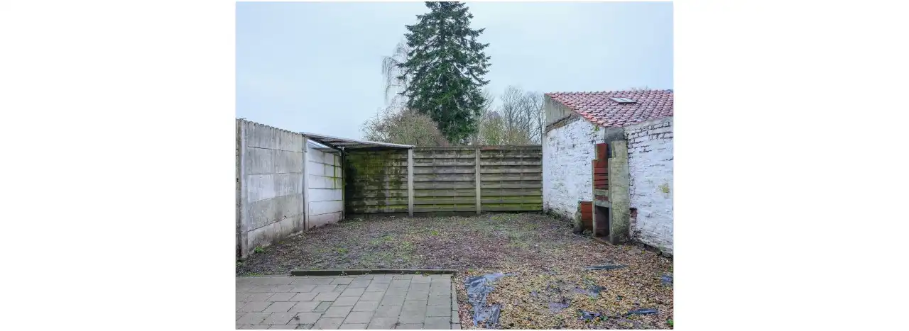 Centraal gelegen, deels te renoveren woning foto 8