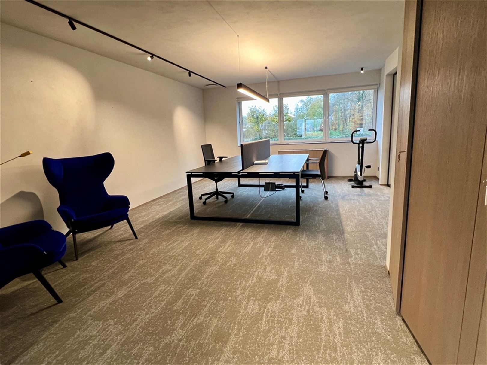Kantoorgebouw van 1056  m² te huur in Zwijnaarde foto 11