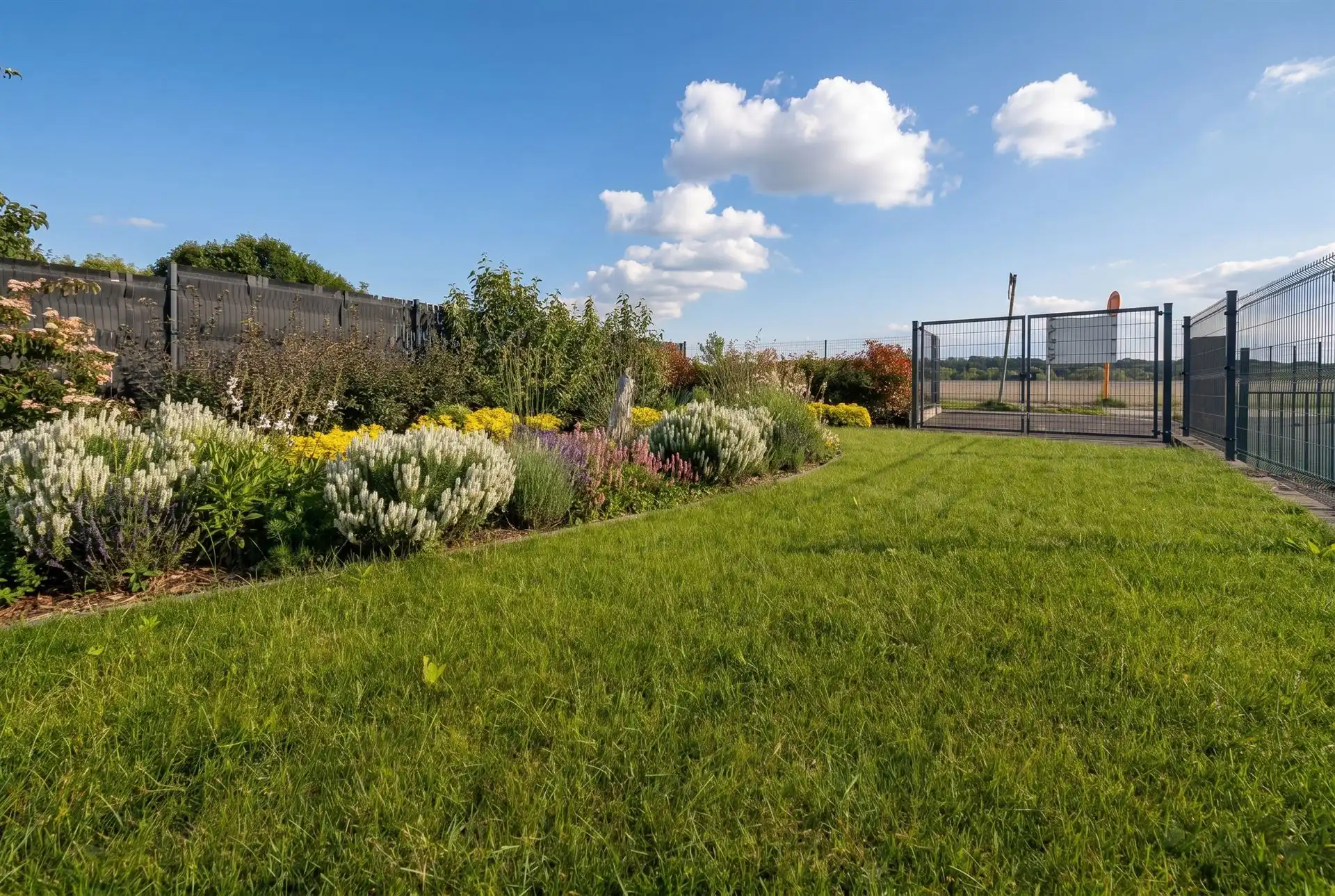 Grotestraat 332/2 – genieten van comfort, sauna, ruime inpandige garage, prachtig aangelegde tuin en een uniek uitzicht over de Maas! foto 36