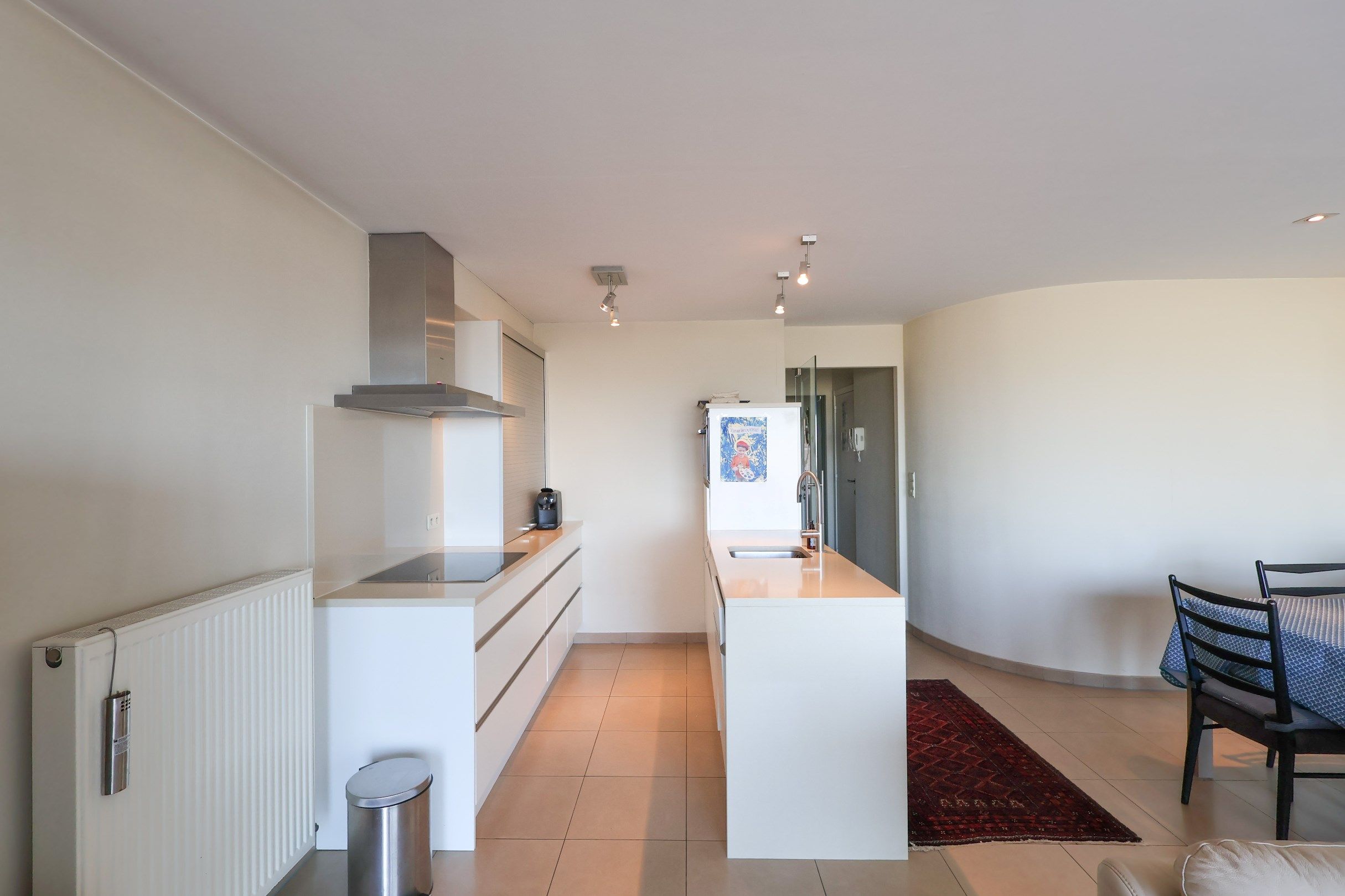 Appartement te huur met frontaal zeezicht op de dijk van Oostduinkerke! foto 4