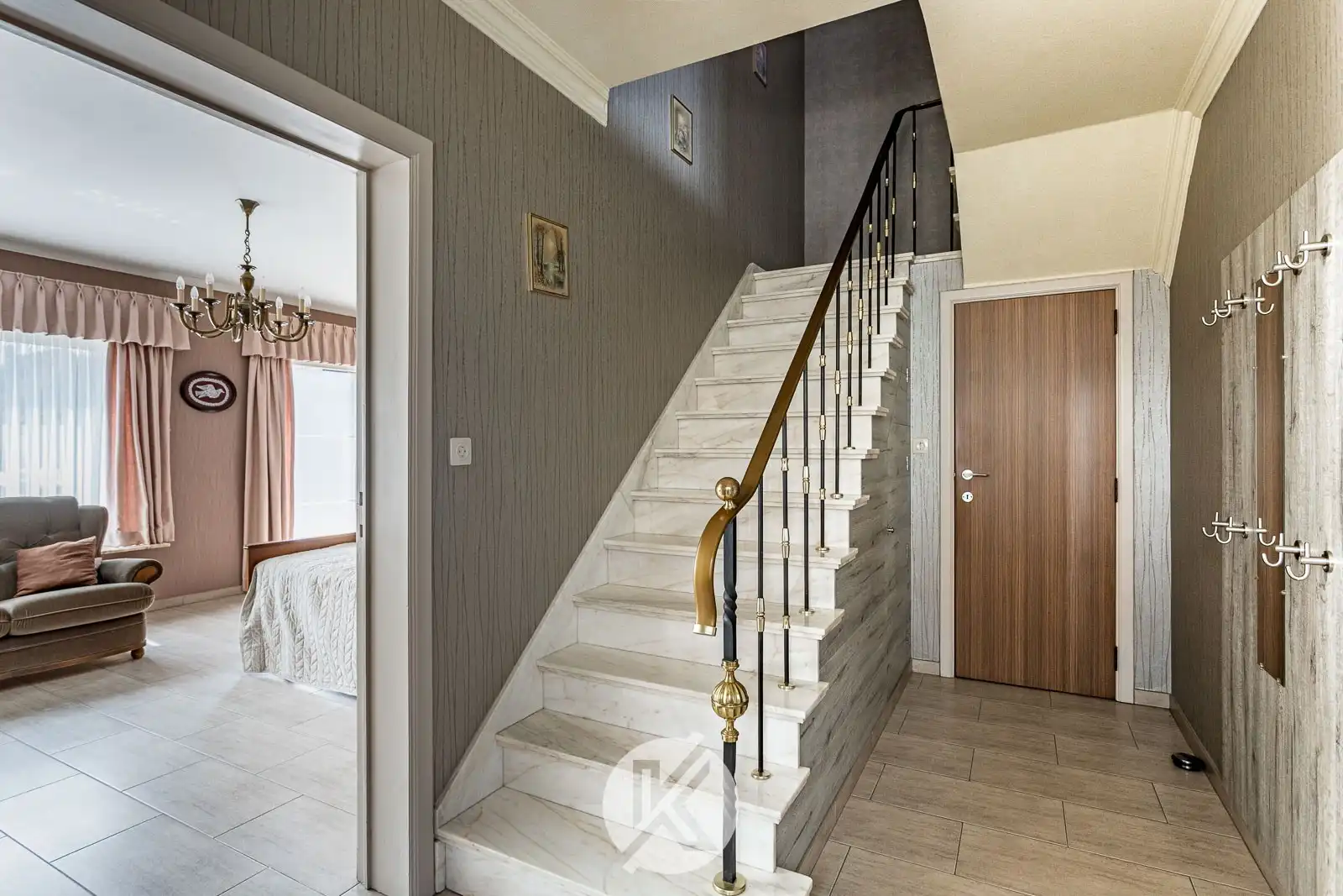 Robuuste halfopen woning met mooie mogelijkheden foto 5