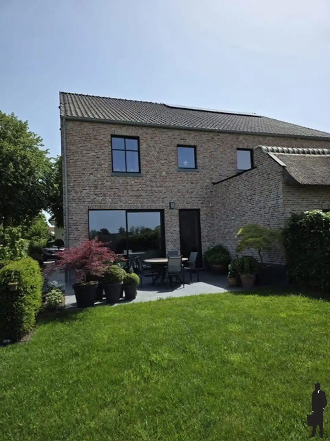 Zeer recente (nieuwbouw 2 jaar oud) energiezuinige halfopen bebouwing met 3 slaapkamers, nieuwste technieken zoals warmtepomp, zonnepanelen, … en open zicht op veel groen van de omliggende landerijen. foto 16