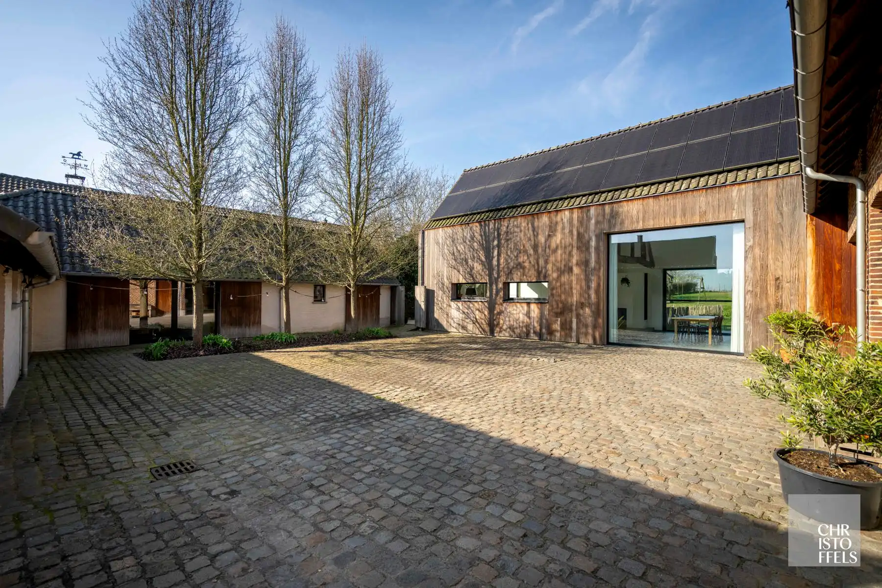 Exclusieve vierkantshoeve met buitenzwembad en vrij uitzicht op perceel van 3.213m² foto 35