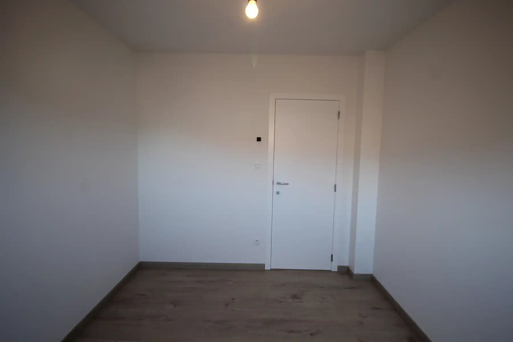 Energiezuinige nieuwbouwwoning met 3 slaapkamers, terras, 2 ondergrondse autostaanplaatsen en kelderberging. foto 15