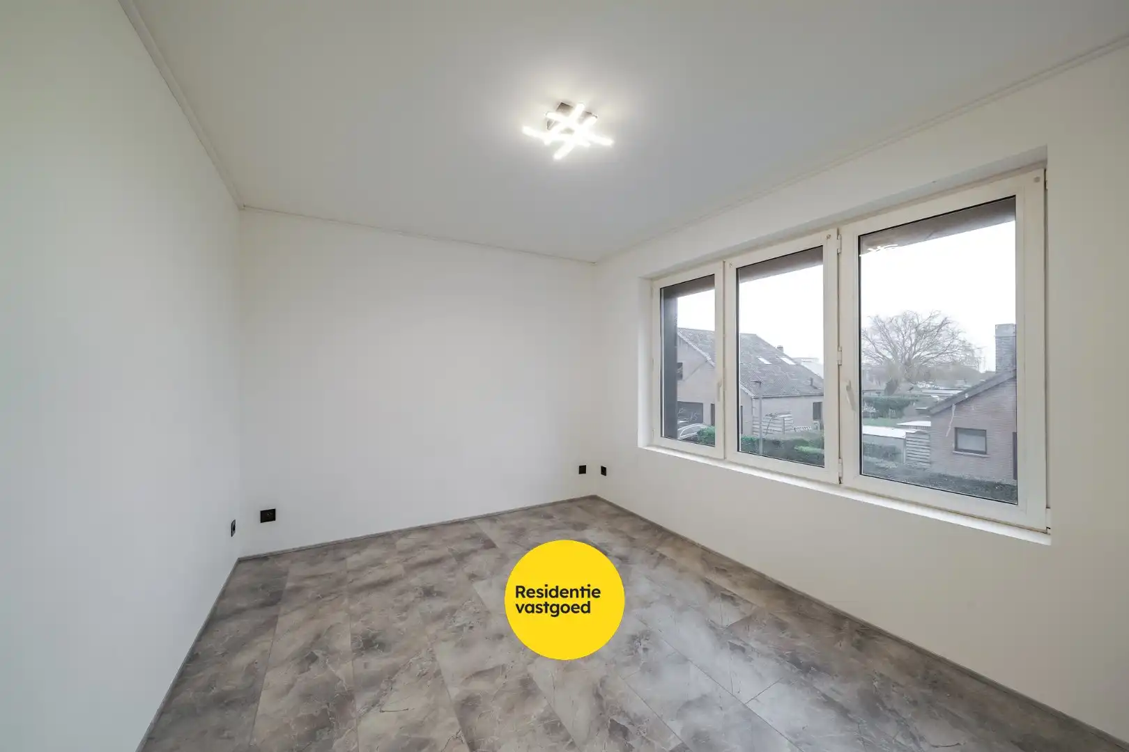 Recent gerenoveerde hoekwoning met garage, koer én dakterras in Stene foto 12