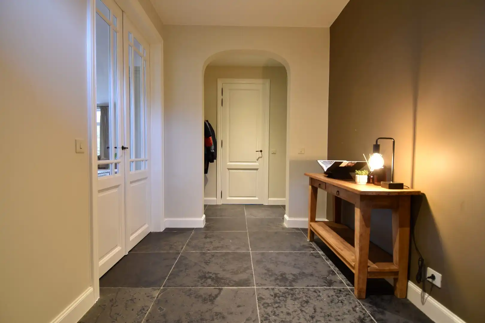 Charmante, gezinswoning in landelijke stijl met 5 slaapkamers, garage en zonnige tuin te koop in Bellegem foto 4