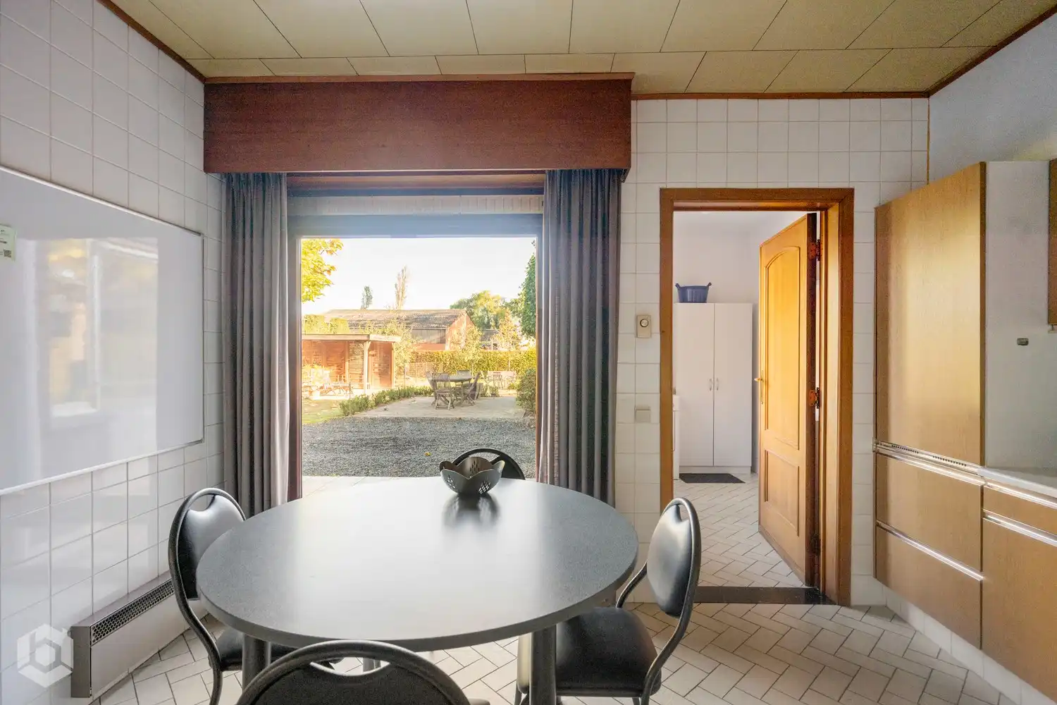 Woning met 3 à 4 slpkrs en grote garage (mogelijk tot handel) foto 13