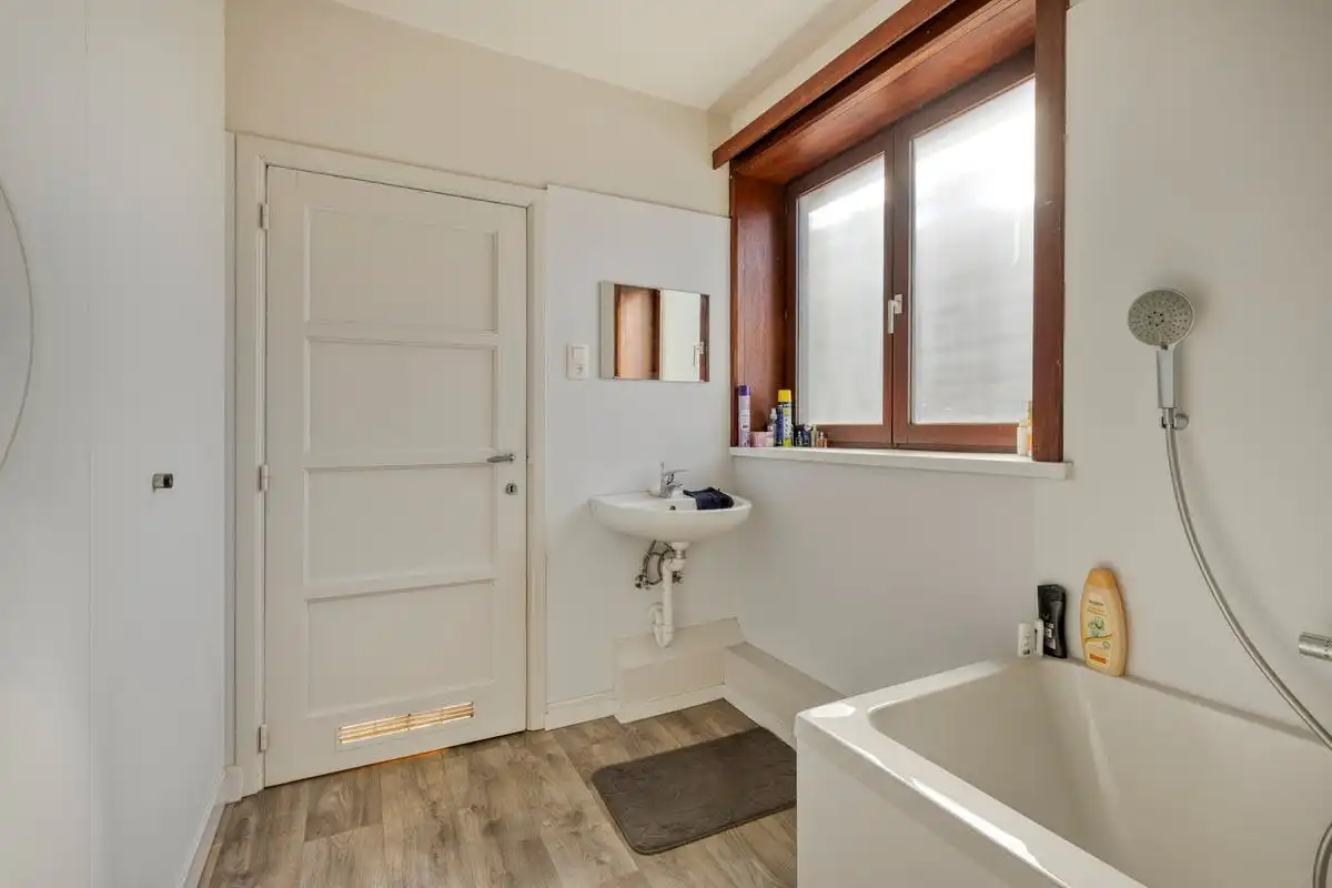 Woning met 2 slaapkamers, garage en tuin te koop in Kortrijk foto 17
