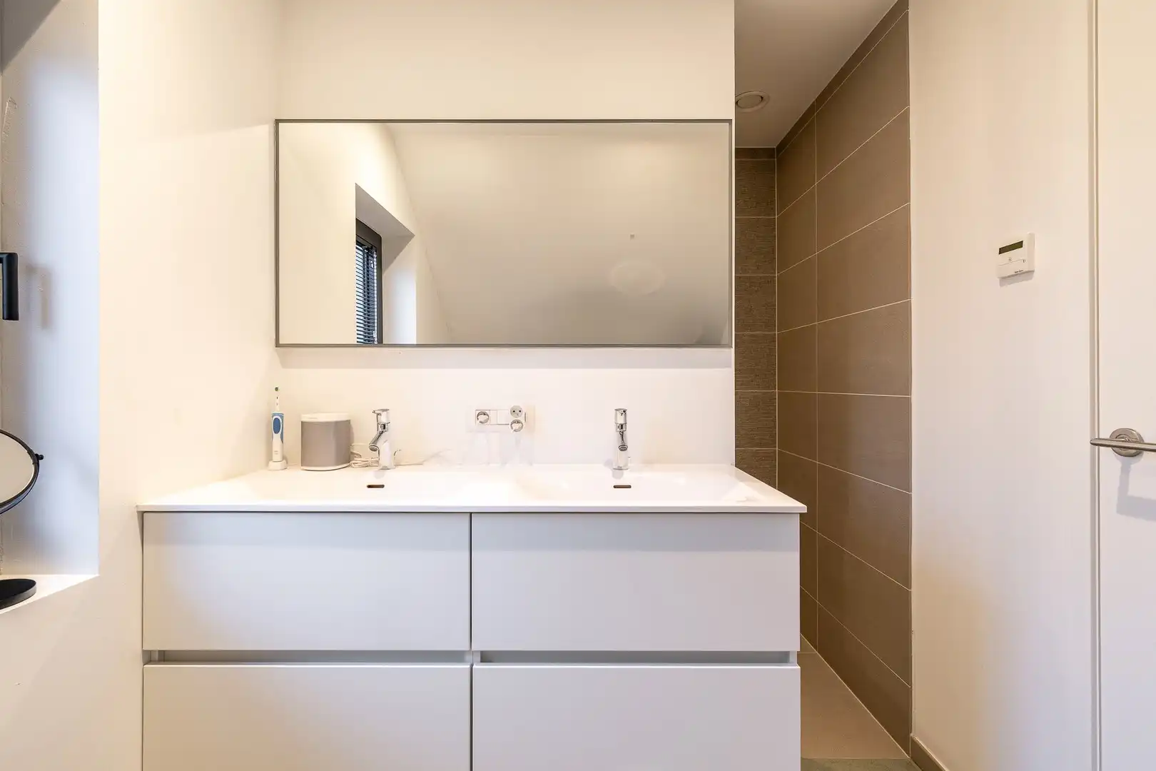 Prachtige hedendaagse villa met zonnige tuin en terrassen op fietsafstand van de zee. foto 26