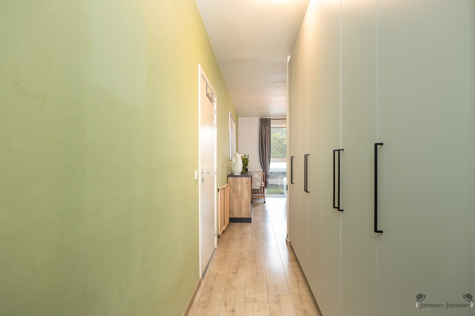 Instapklaar ruim gelijkvloersappartement met tuin. foto 11