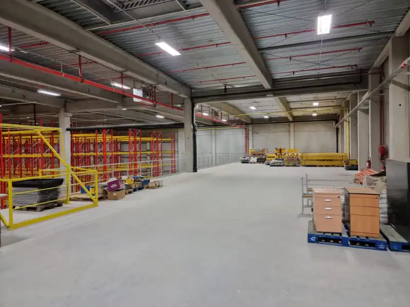 Ultraveilig bedrijfsgebouw te huur foto 3