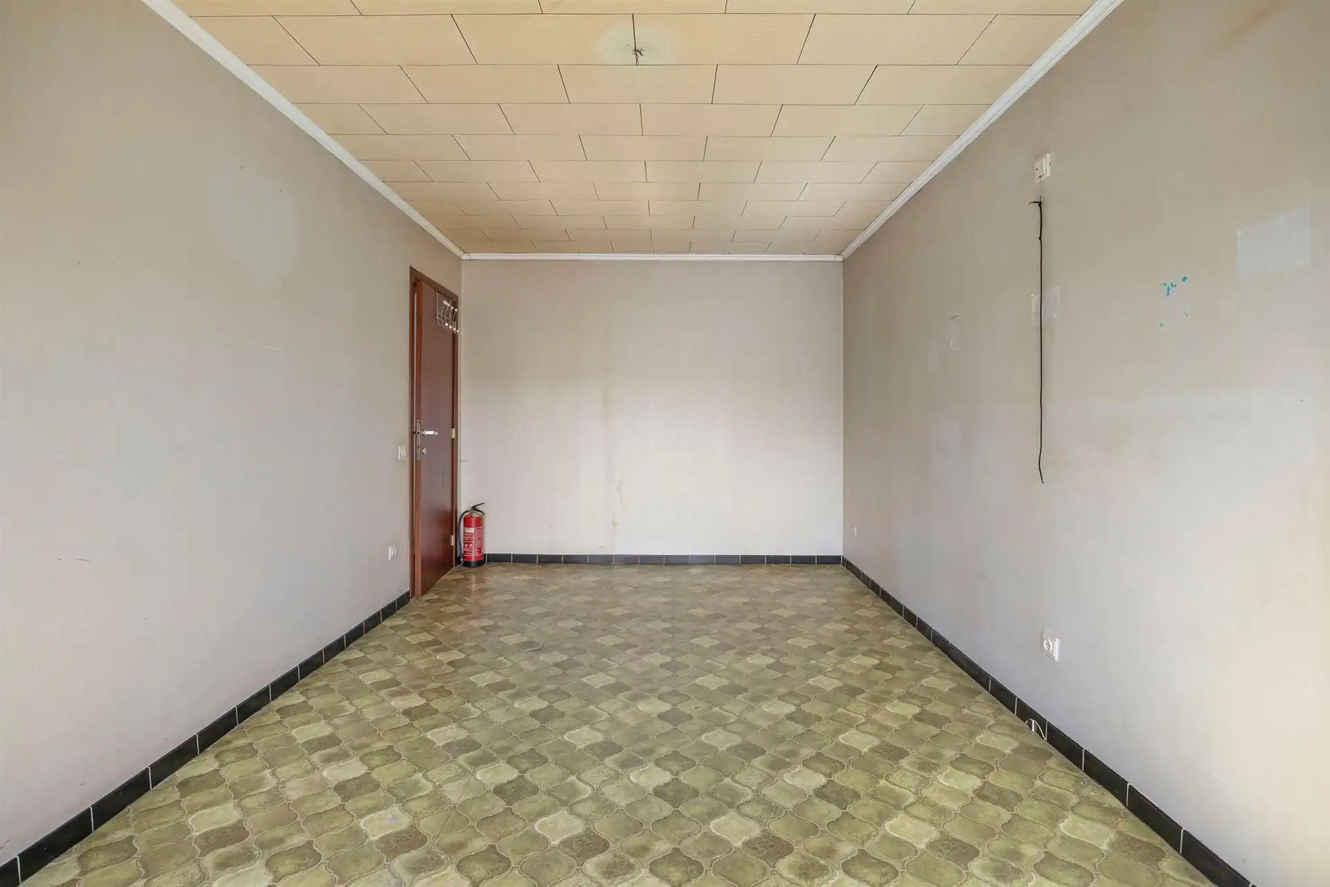 Woning met 3 slaapkamers, terras en 7 garages.  foto 12