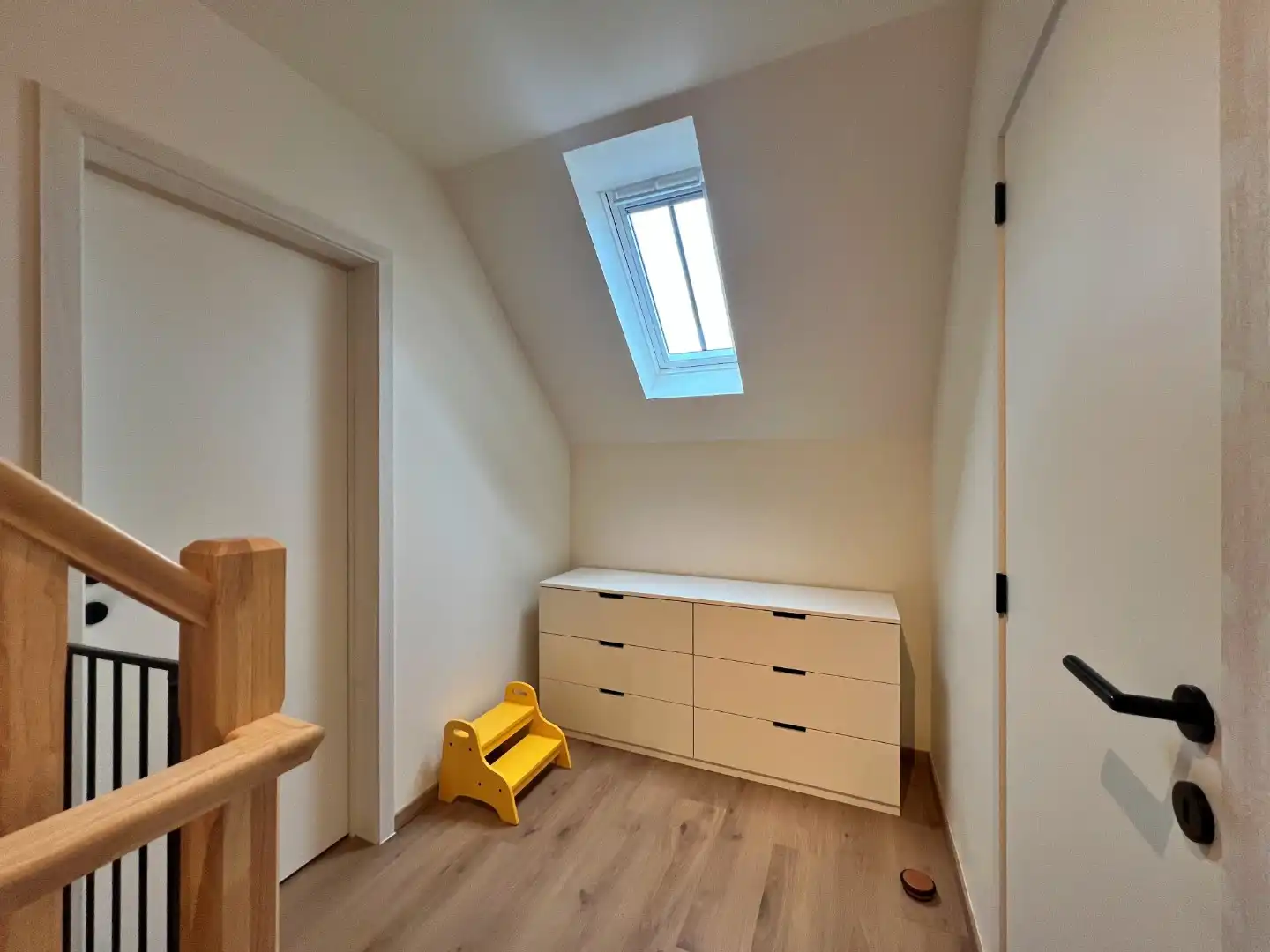 Ruime woning met 3 slaapkamers, garage en tuin foto 16