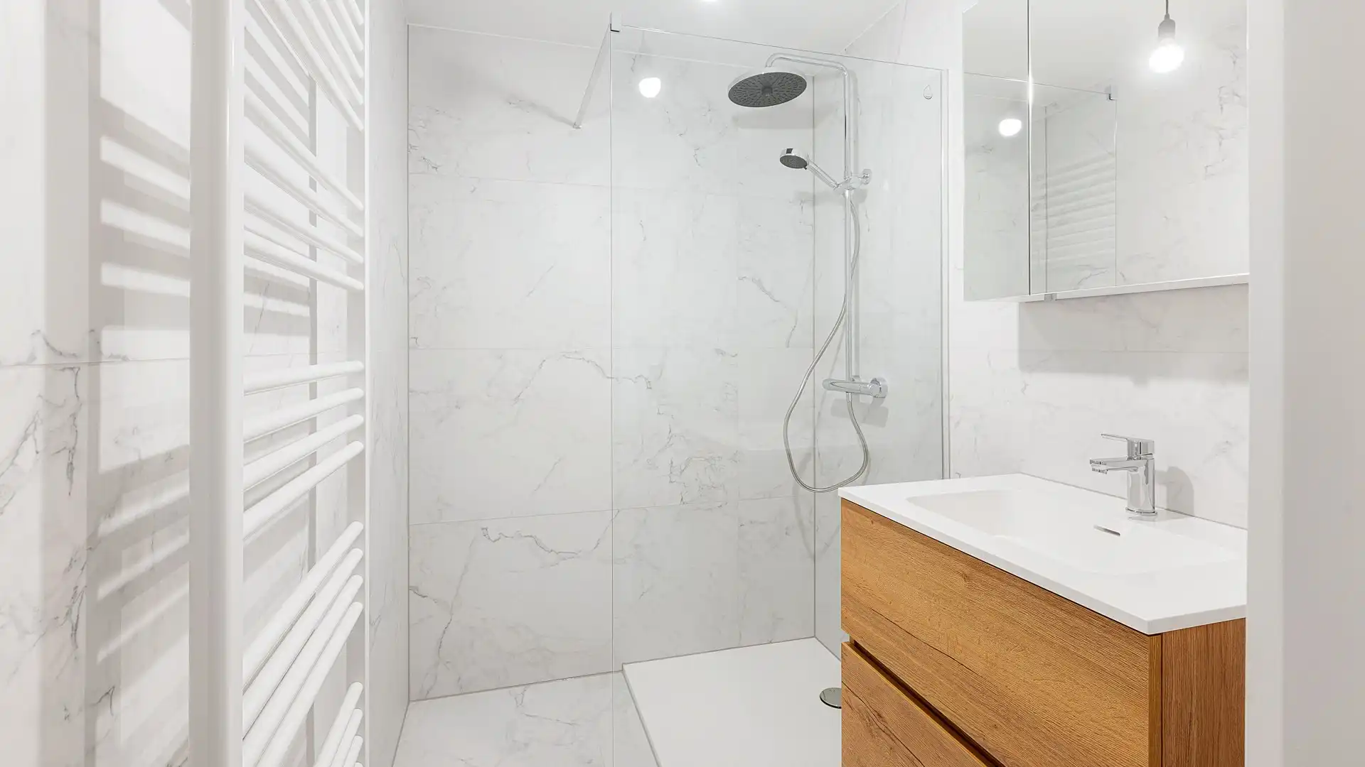 Vernieuwd appartement in de toeristische zone van Heist foto 9