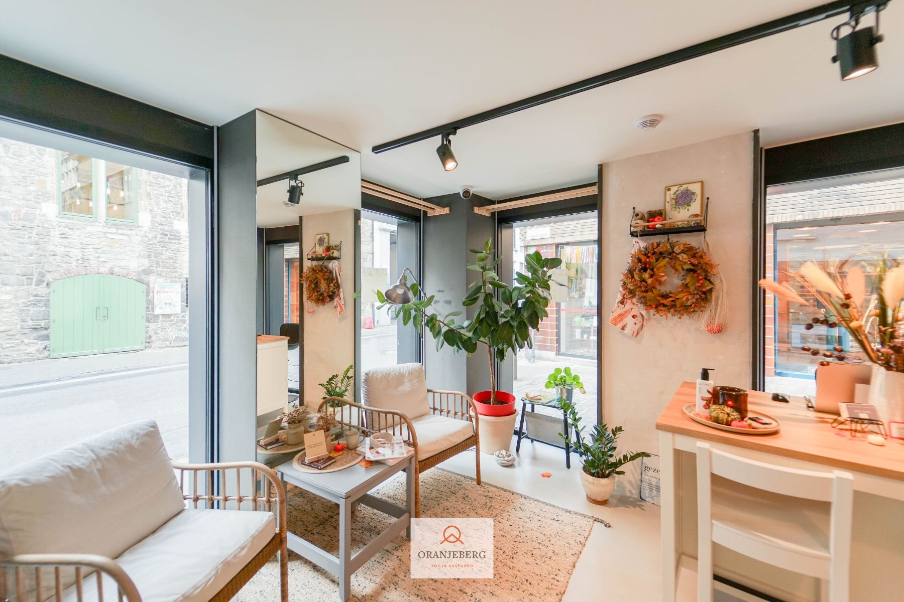 Hoekwinkel te huur vlakbij Vrijdagmarkt foto 9