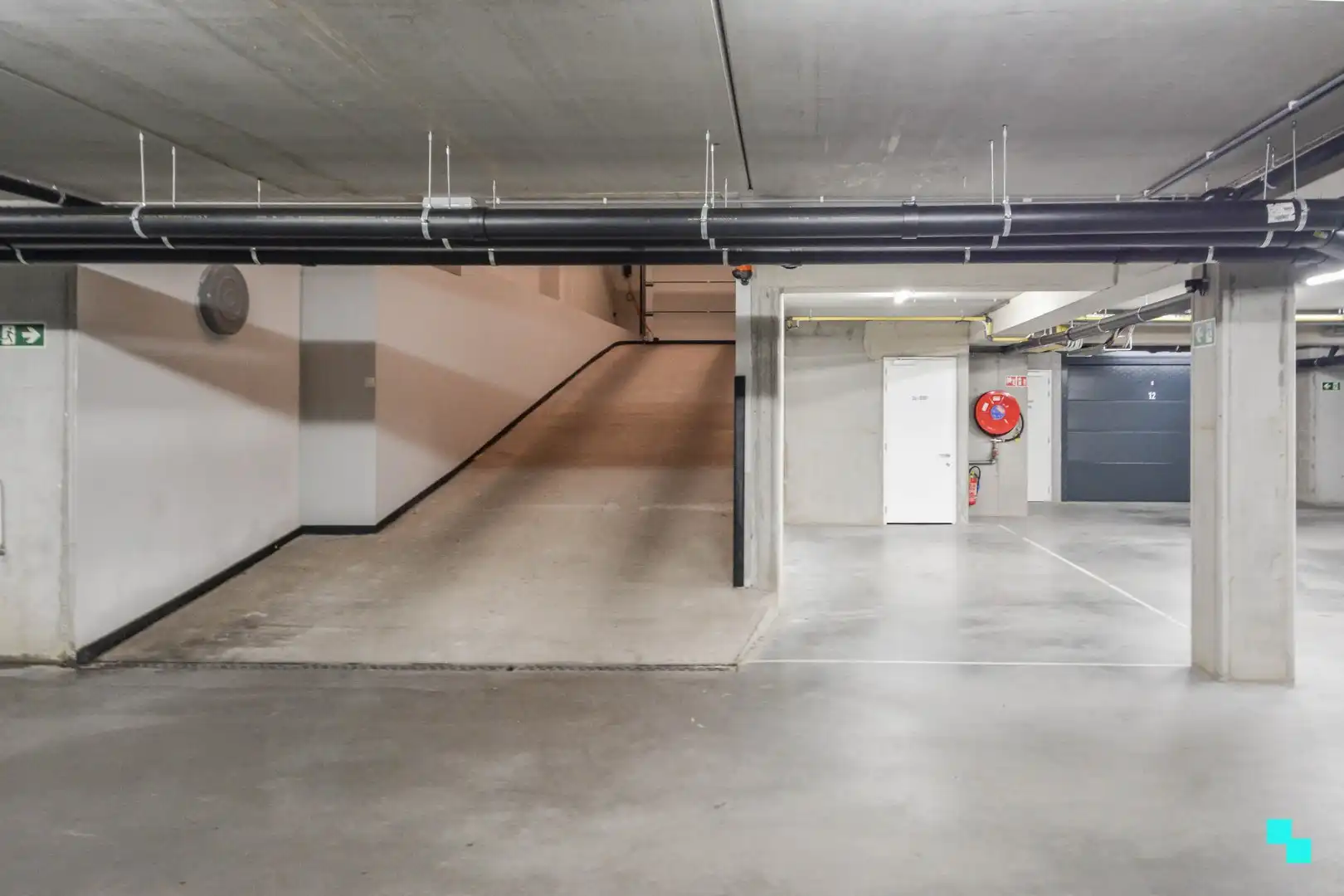 Autostaanplaats gelegen in ondergrondse parking van Residentie Mondriaan foto 3