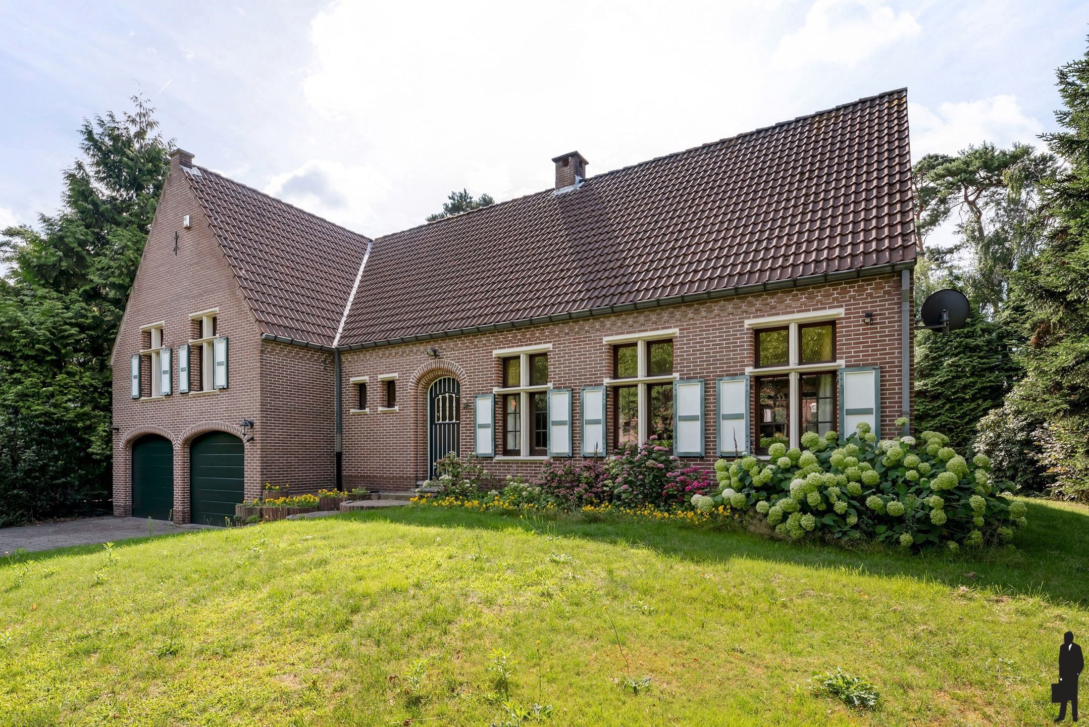 Split-levelwoning met tuin & dubbele garage Brasschaat foto {{pictureIndex}}