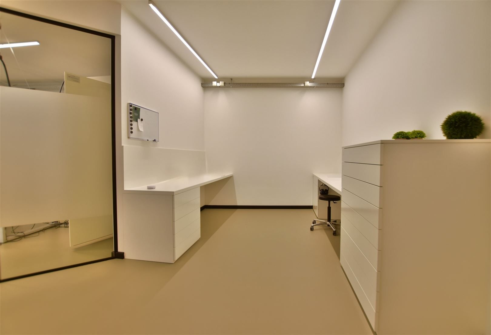 Trendy winkelpand / kantoorruimte (ca. 133m²)  in het centrum van Zele foto 9