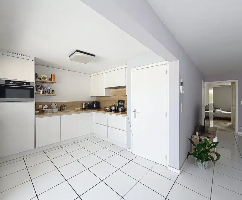 Lichtrijk appartement met 2 slaapkamers + garage foto 3