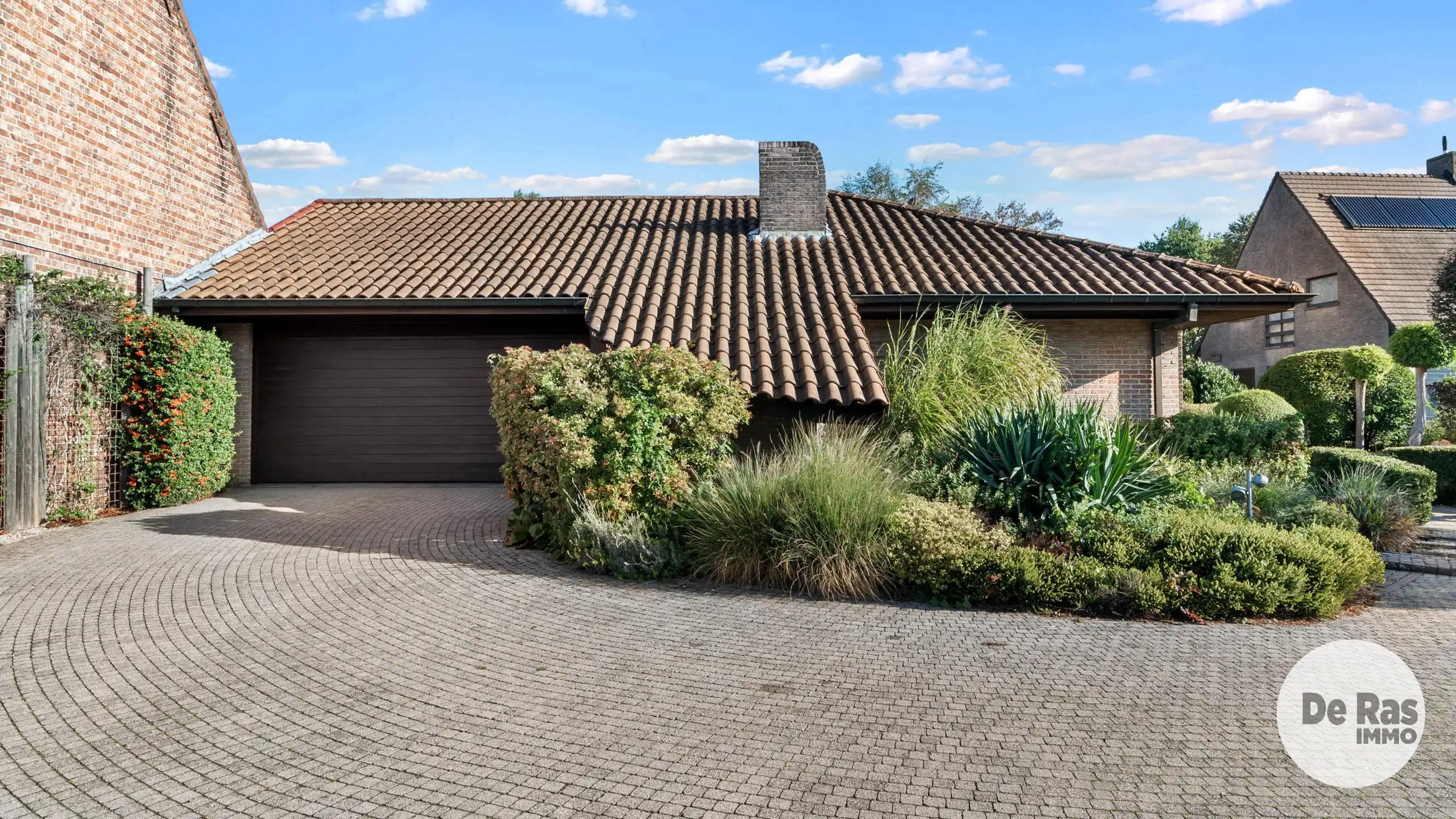 LAARNE - Karaktervolle villa met binnenzwembad op perceel van 42 are foto 5