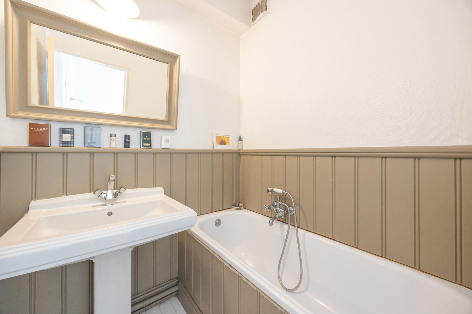 Instapklare studio met aangenaam terras (50m²) op toplocatie aan de Jan van Rijswijcklaan foto 11