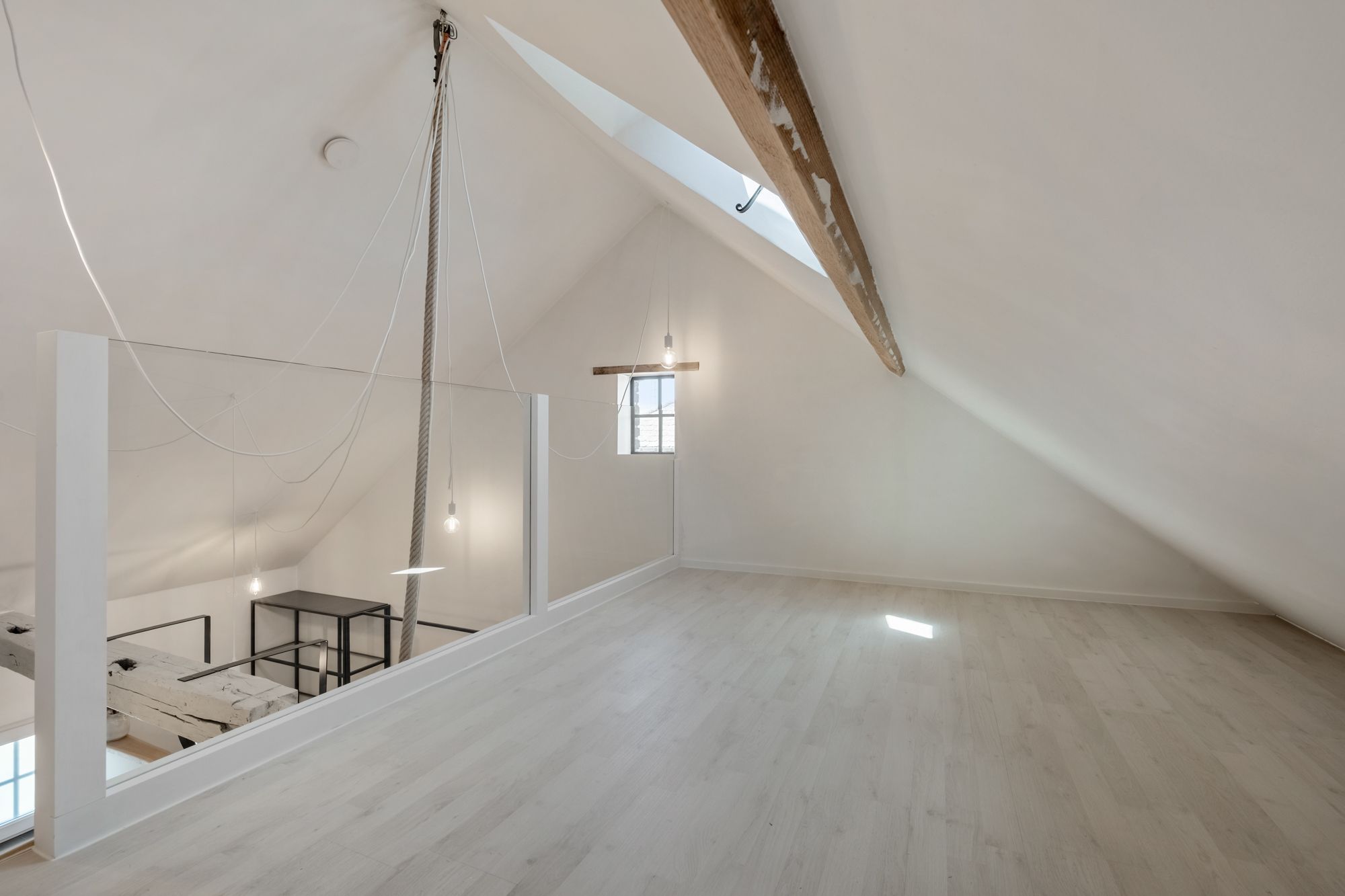 Compleet gerenoveerde en instapklare woning te Kortessem! foto 15
