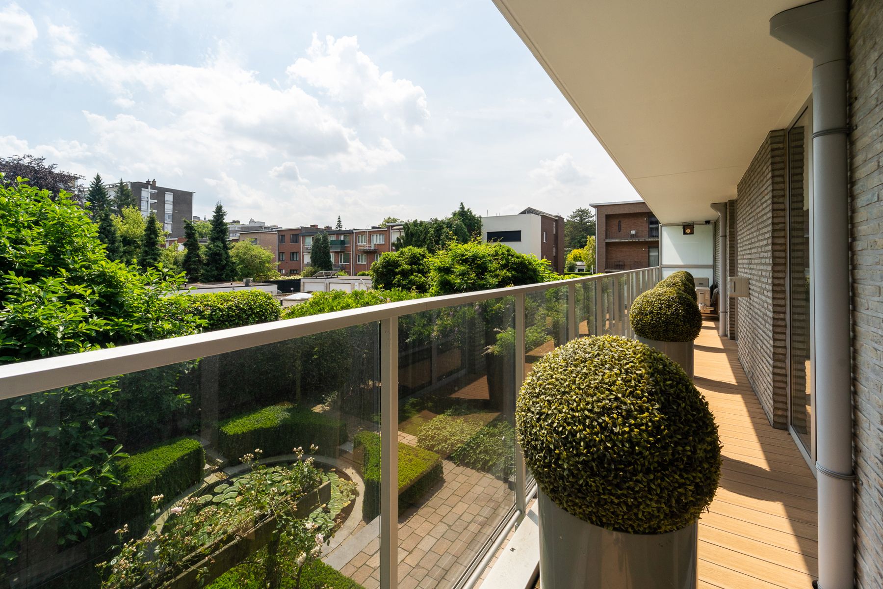 Luxueus gerenoveerd appartement met schitterende tuin foto 9