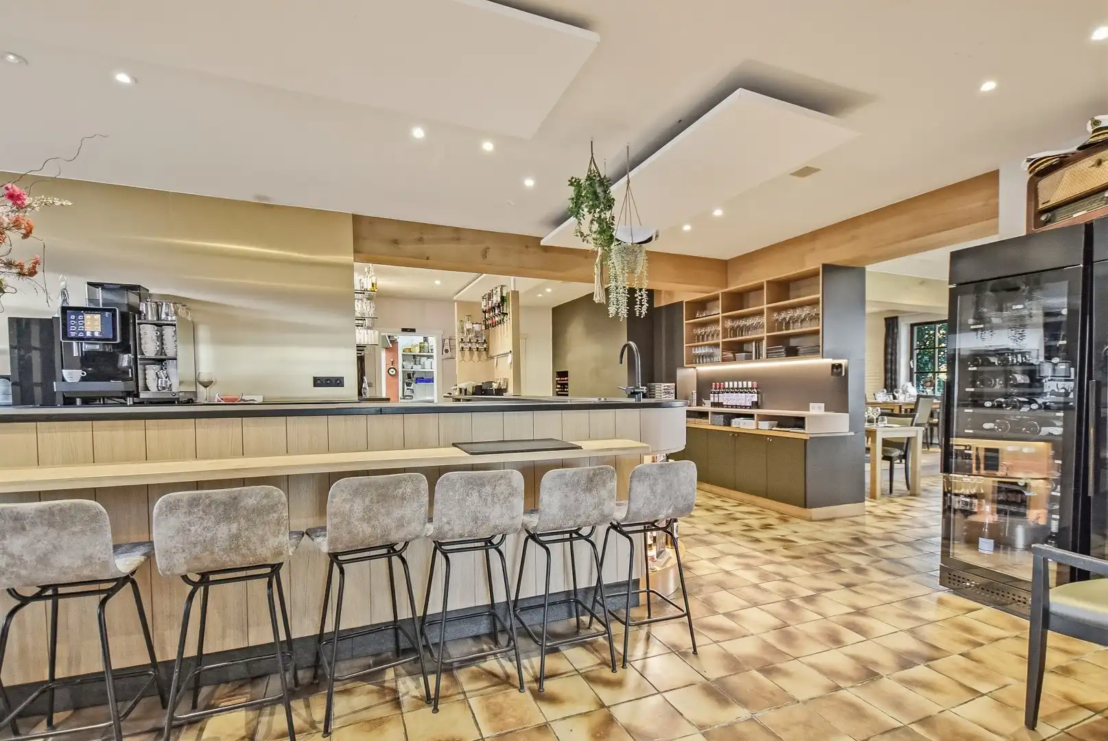 Restaurant met privéwoning en 2 B&B-kamers op 4.370 m² foto 7