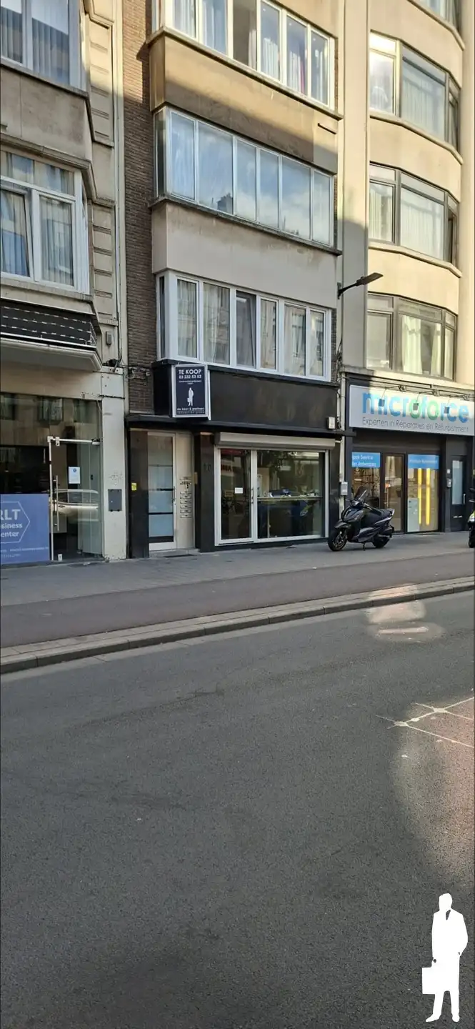 Lichtrijk commercieel gelijkvloers op toplocatie. foto 6