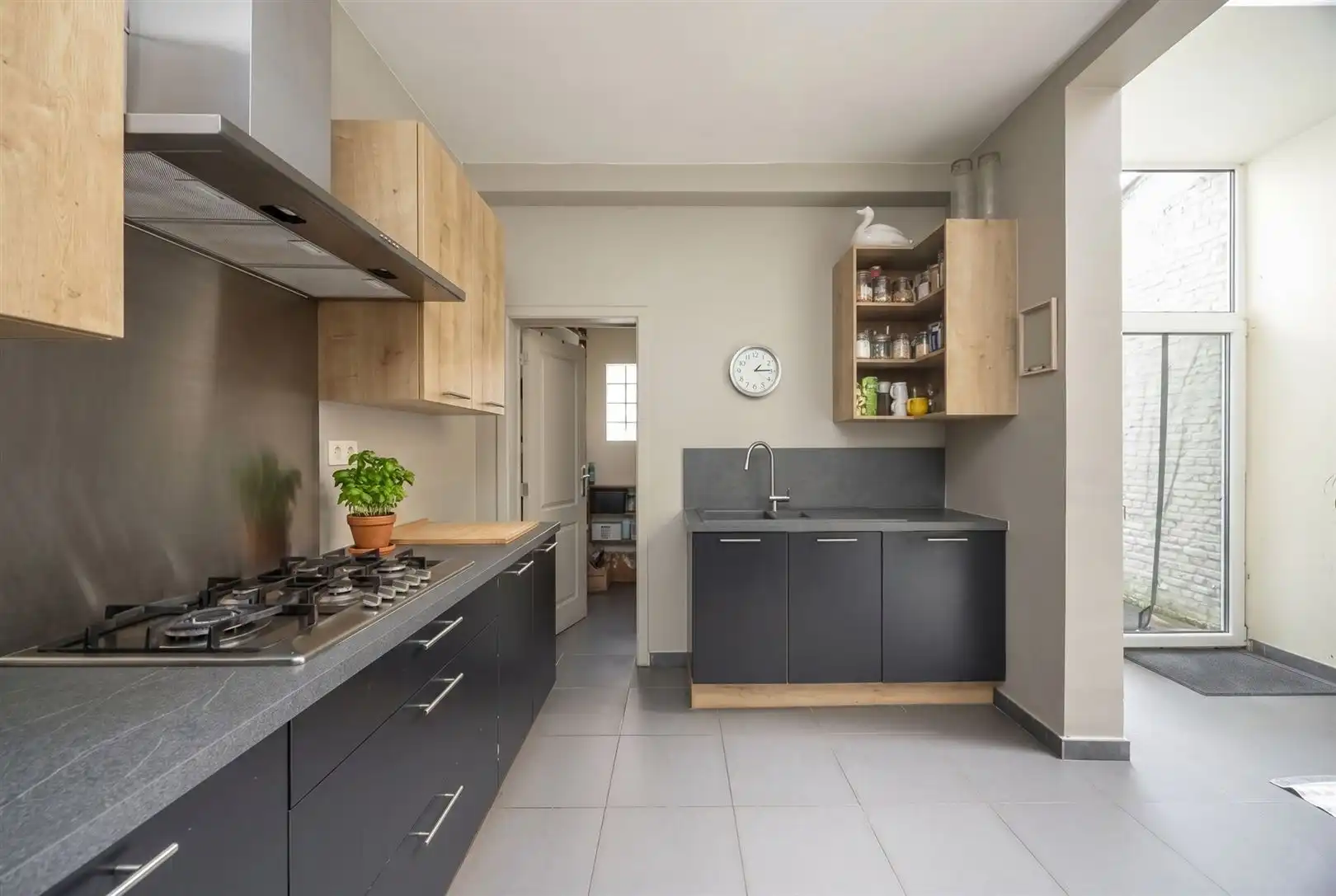 Karaktervolle herenwoning met zee aan ruimte foto 7