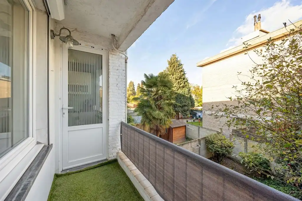 Instapklaar appartement met terras nabij Rivierenhof foto 9