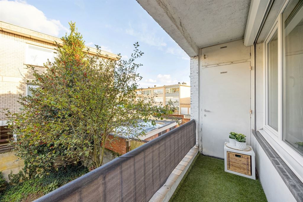 Instapklaar appartement met terras nabij Rivierenhof foto 9