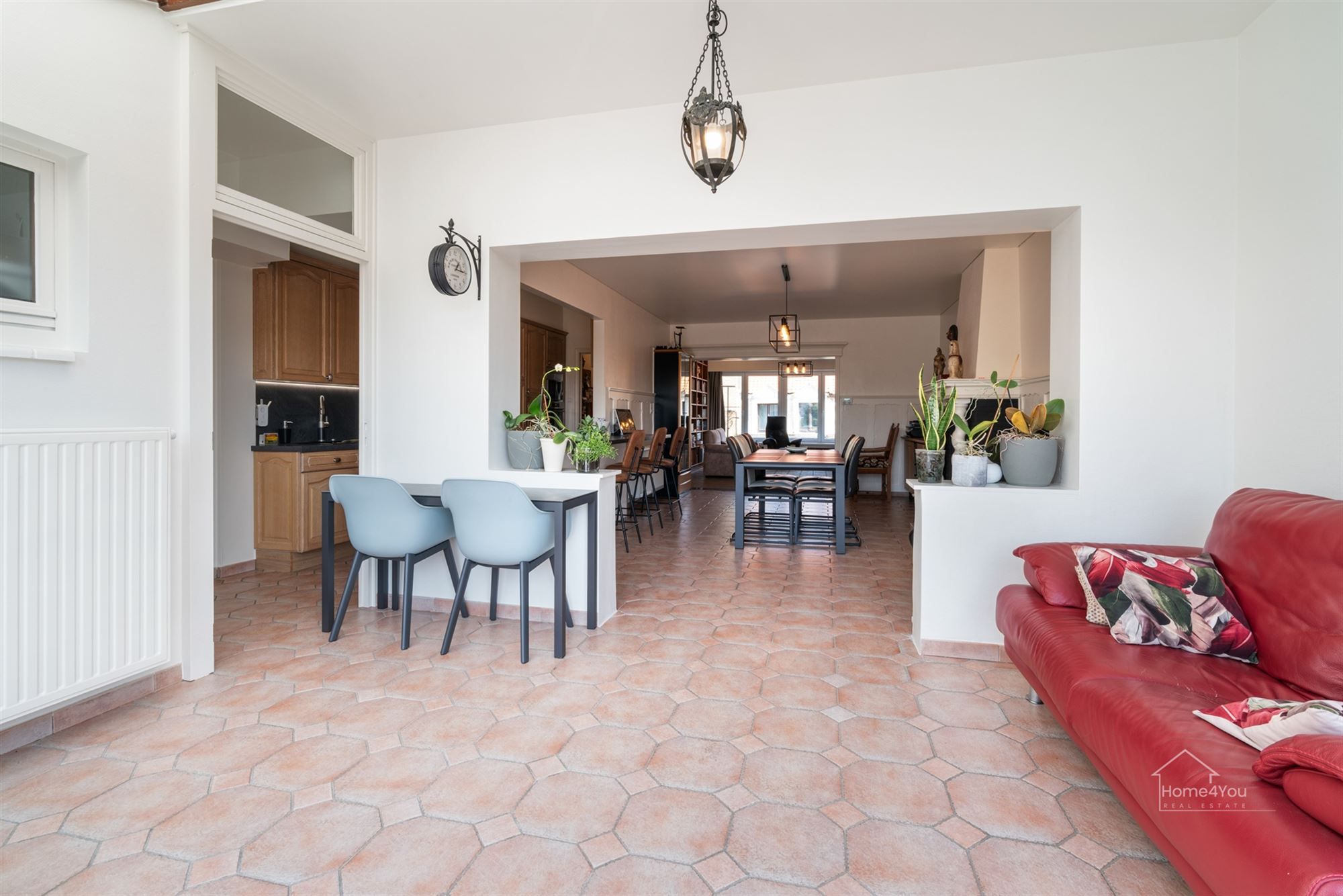 Ruim instapklaar appartement met groot Zuid-gericht terras! foto 10