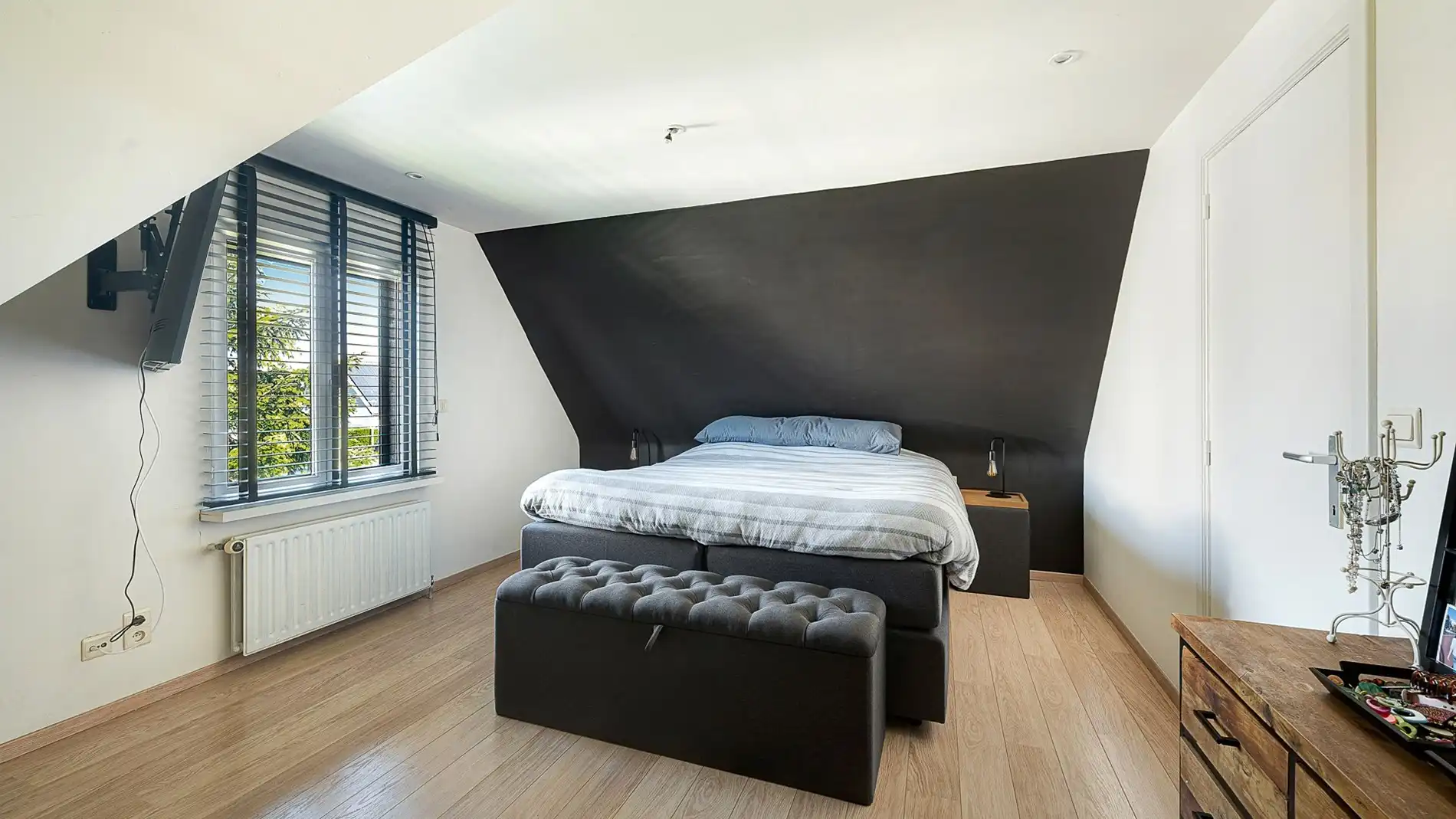 Vijf slaapkamers, groot volume in een alleenstaande villa te Knokke foto 15