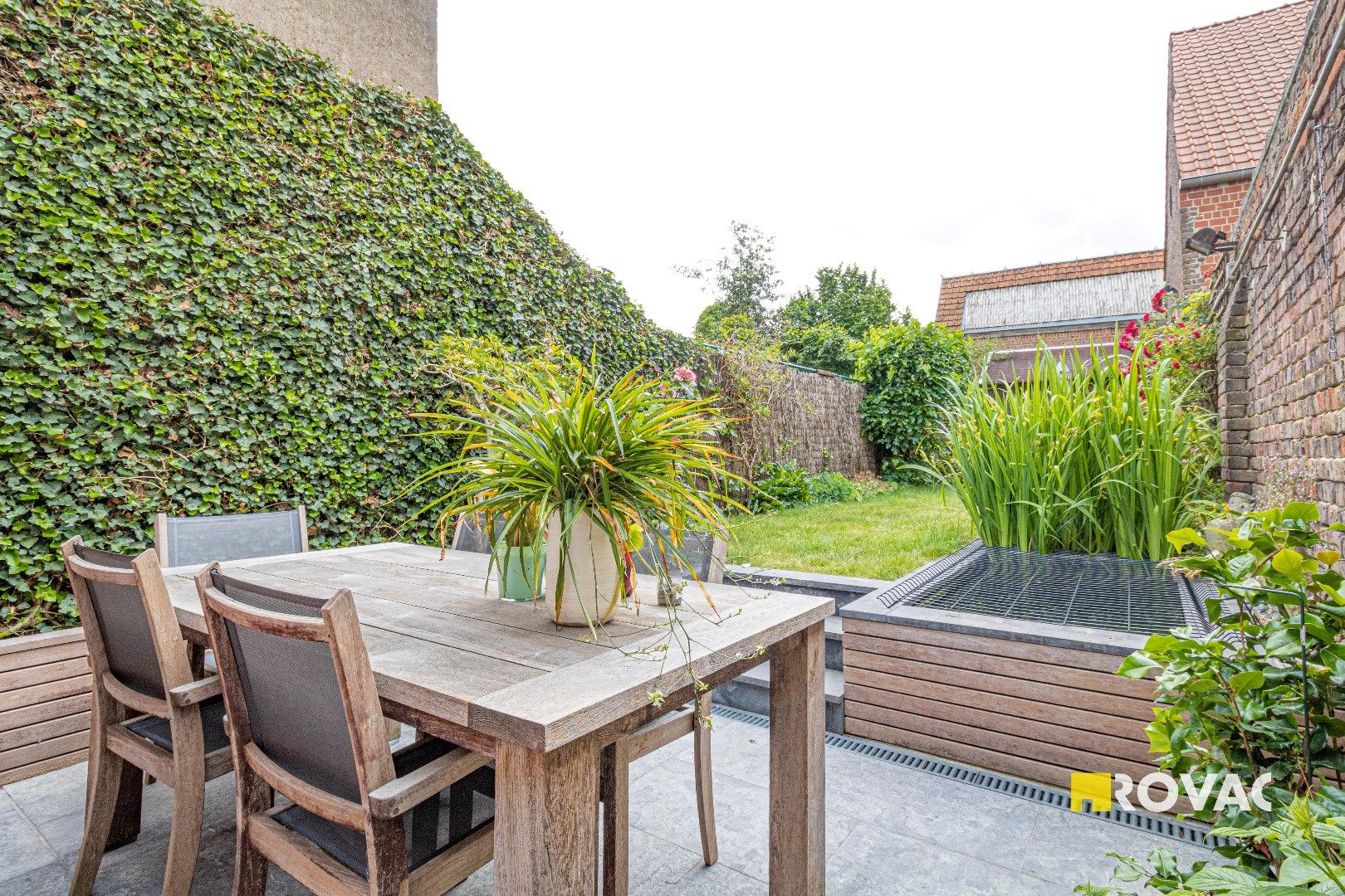 Zeer leuke rijwoning met prachtige stadstuin in centrum Izegem foto 2