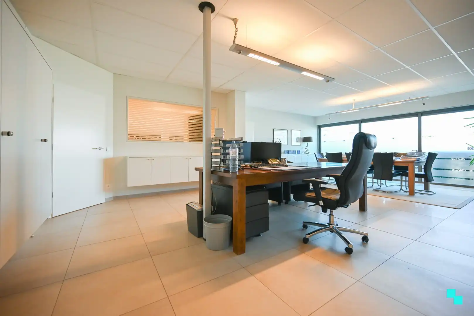 Uiterst commercieel en vlot bereikbaar handelspand (340 m²) te Izegem foto 14