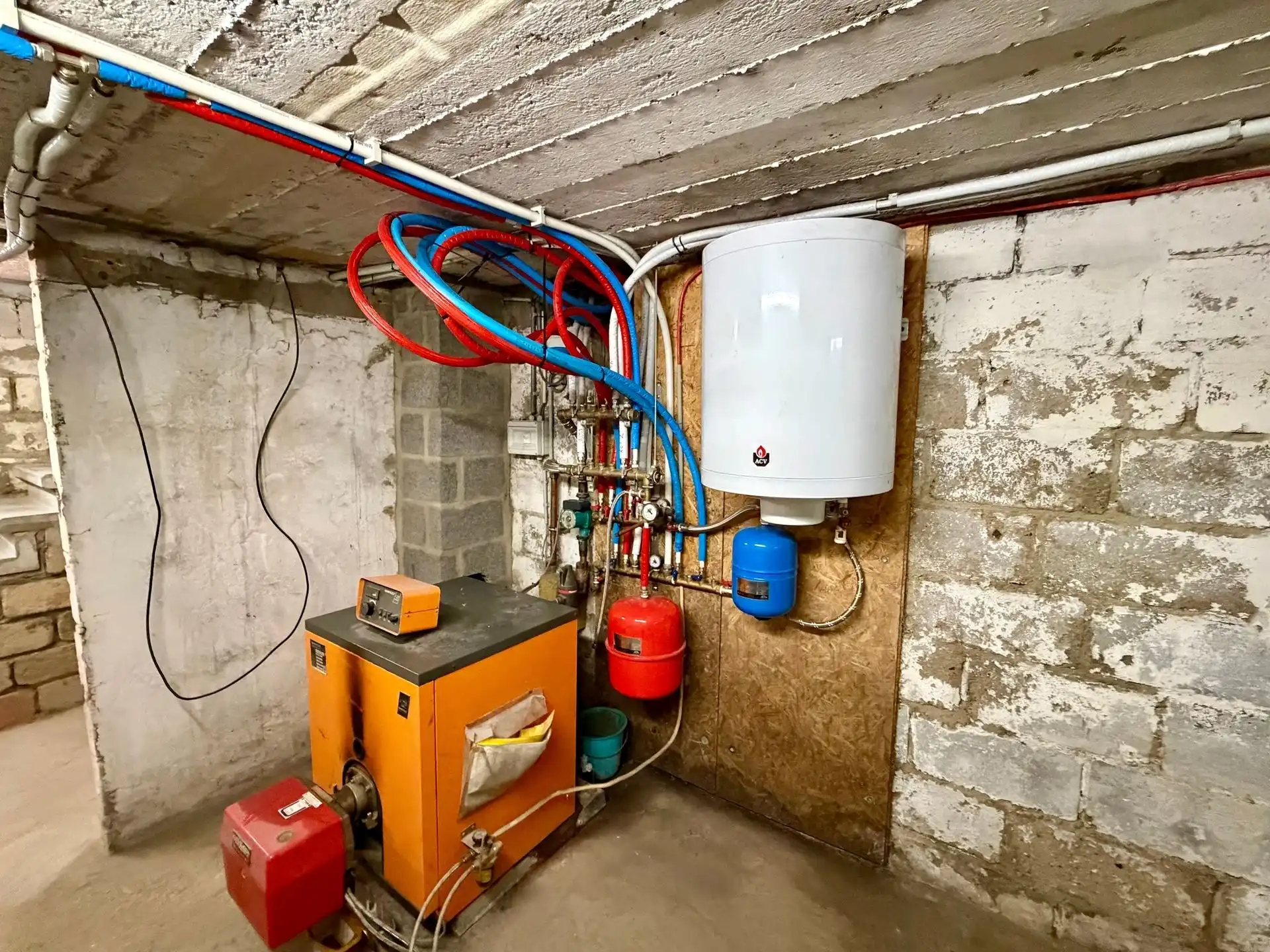 Renovatieproject met enorm potentieel op een ruim perceel van 9a85ca. foto 24
