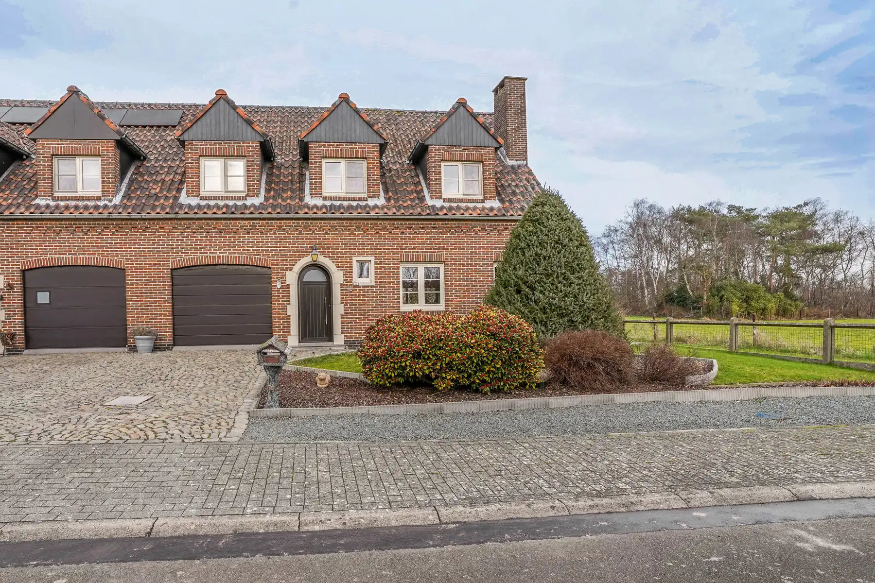 Fantastisch gelegen, half open bebouwing te Londerzeel St Jozef foto 2