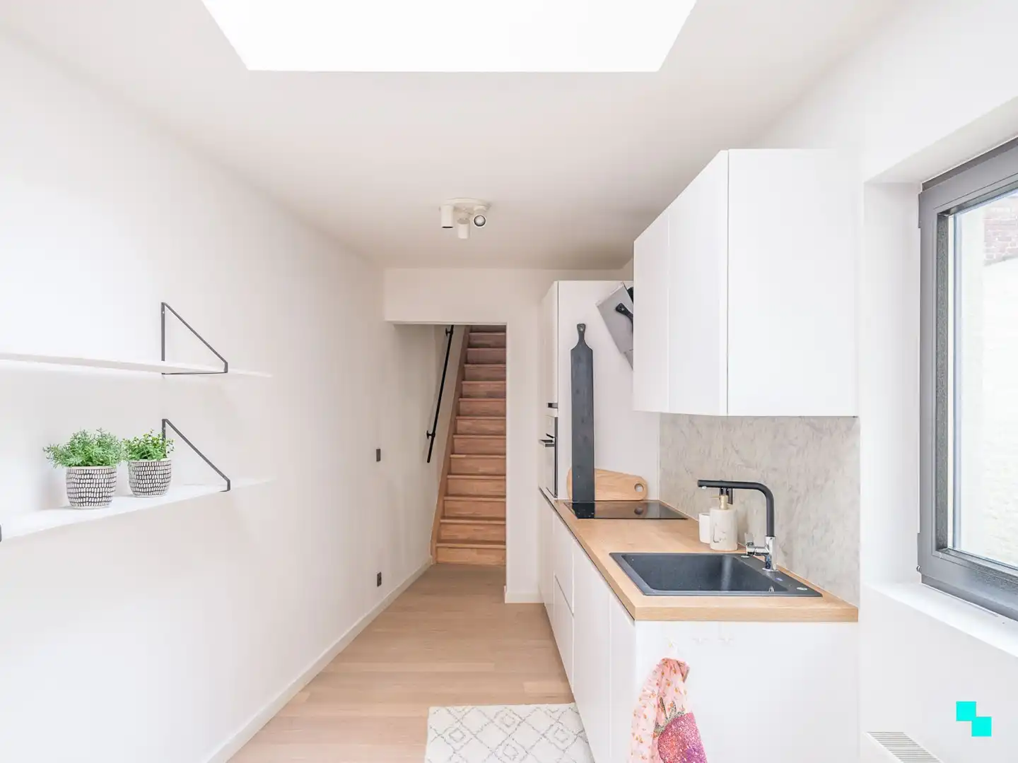 Gerenoveerd appartement met 2 slaapkamers en koer nabij Gent Dampoort foto 4