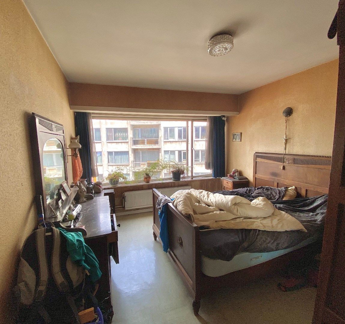 Op zoek naar een centraal gelegen appartement? Dit ruim te renoveren appartement van 96m ² met lift en 2 slaapkamers heeft een  centrale ligging in Antwerpen. foto 11