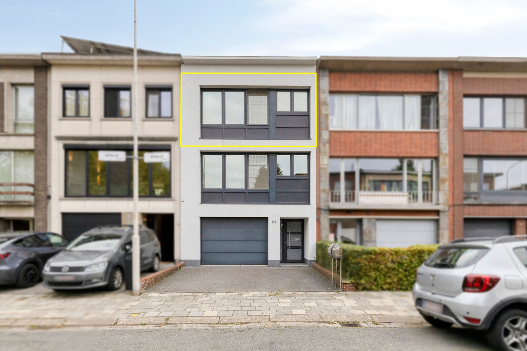 Instapklaar appartement met twee slaapkamers in Berchem. foto {{pictureIndex}}