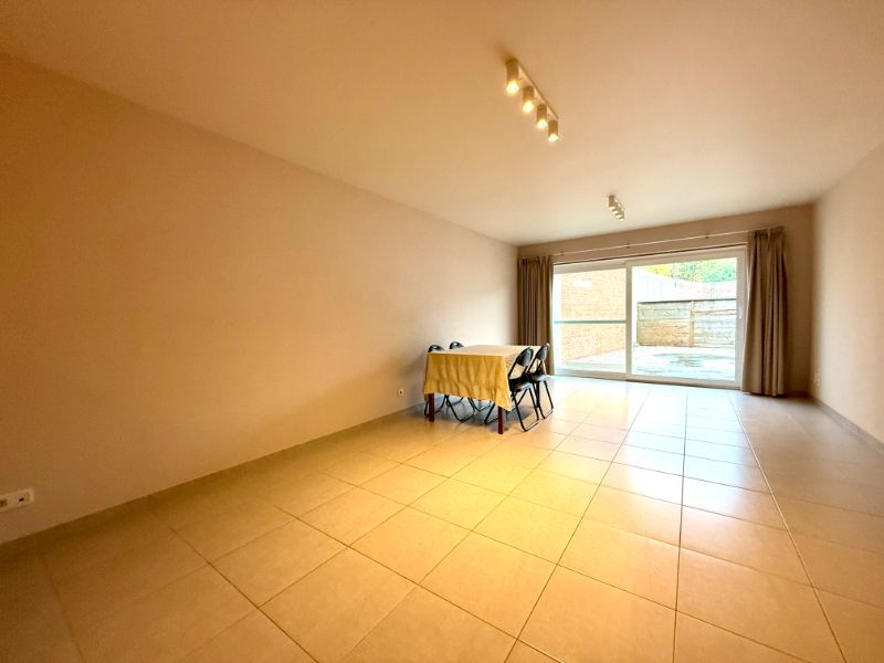 Instapklaar gelijkvloers appartement met 2 slaapkamers, garage en ruim terras foto 2