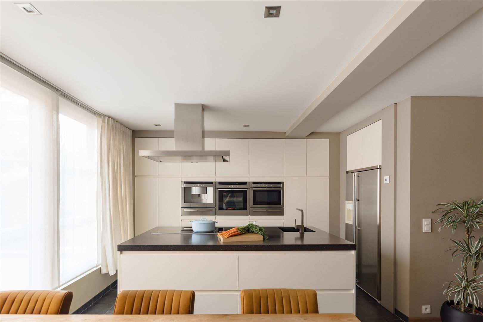 Woning met GIGANTISCHE garage/atelier/opslag en tuin foto 6