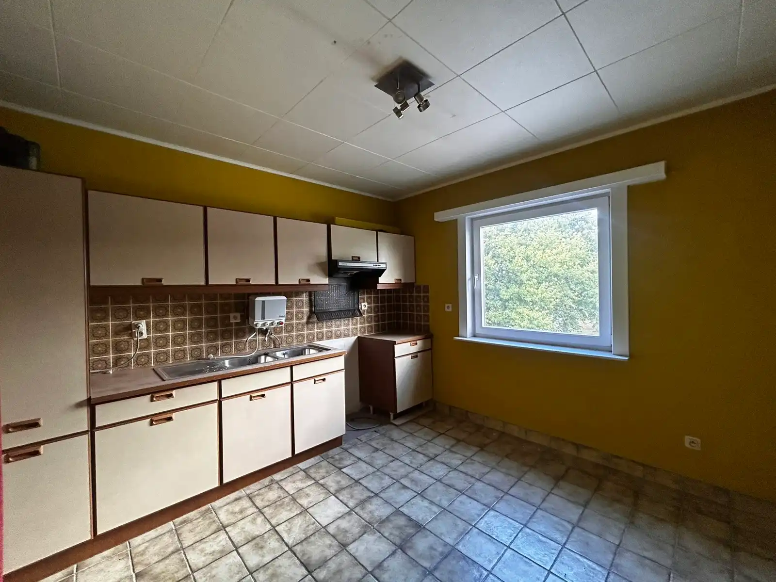 Ruime woning met 5 slpk, 2 badkamers, garage en ruime tuin foto 17