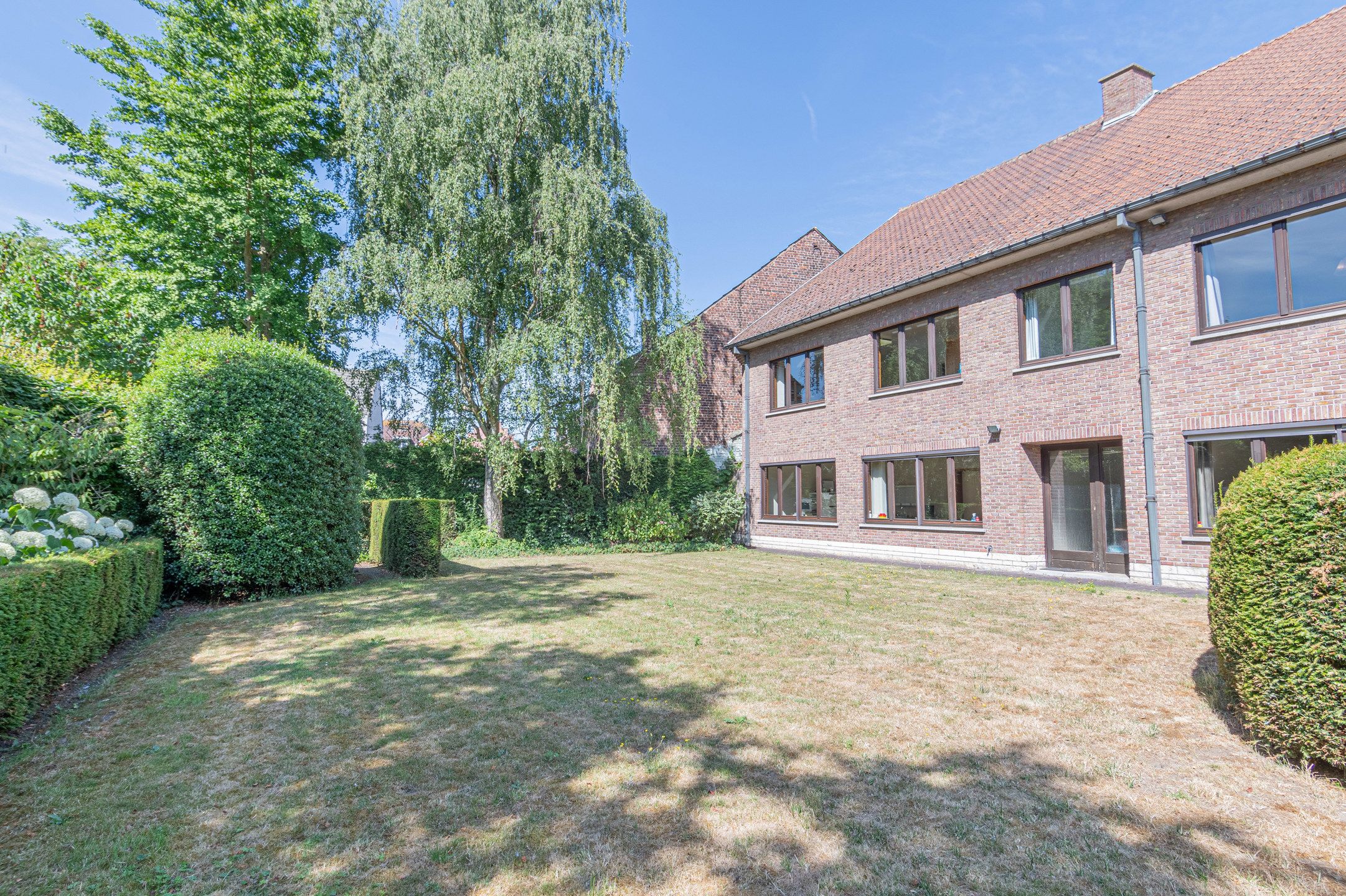 Riante woning met grote praktijkruimte foto 41