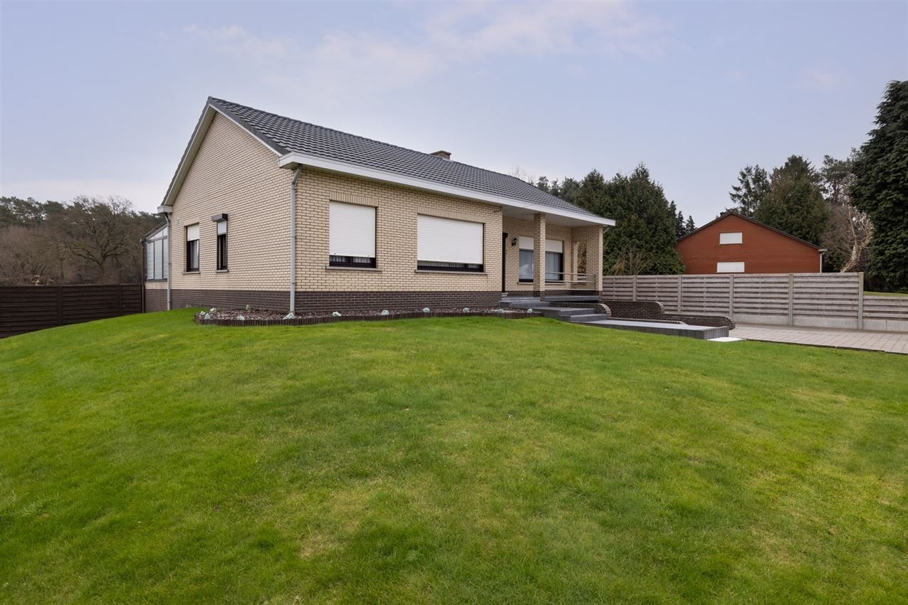 Netjes onderhouden woning op 11a95 grenzend aan agrarisch gebied foto 28